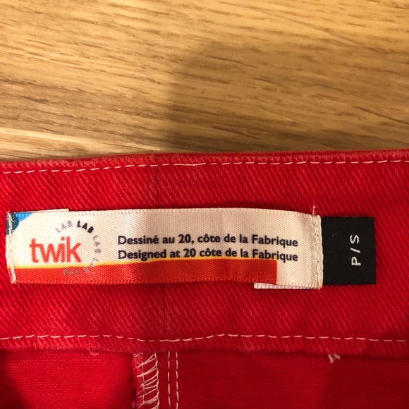 short red skirt with apparent white stitching. - Picture 4 of 4